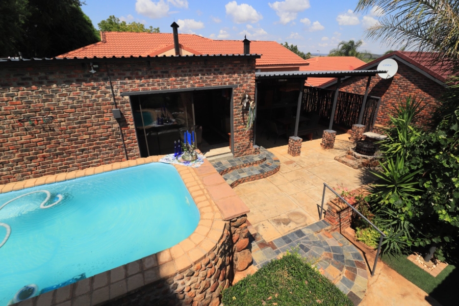 5 Bedroom Property for Sale in Langenhovenpark Free State